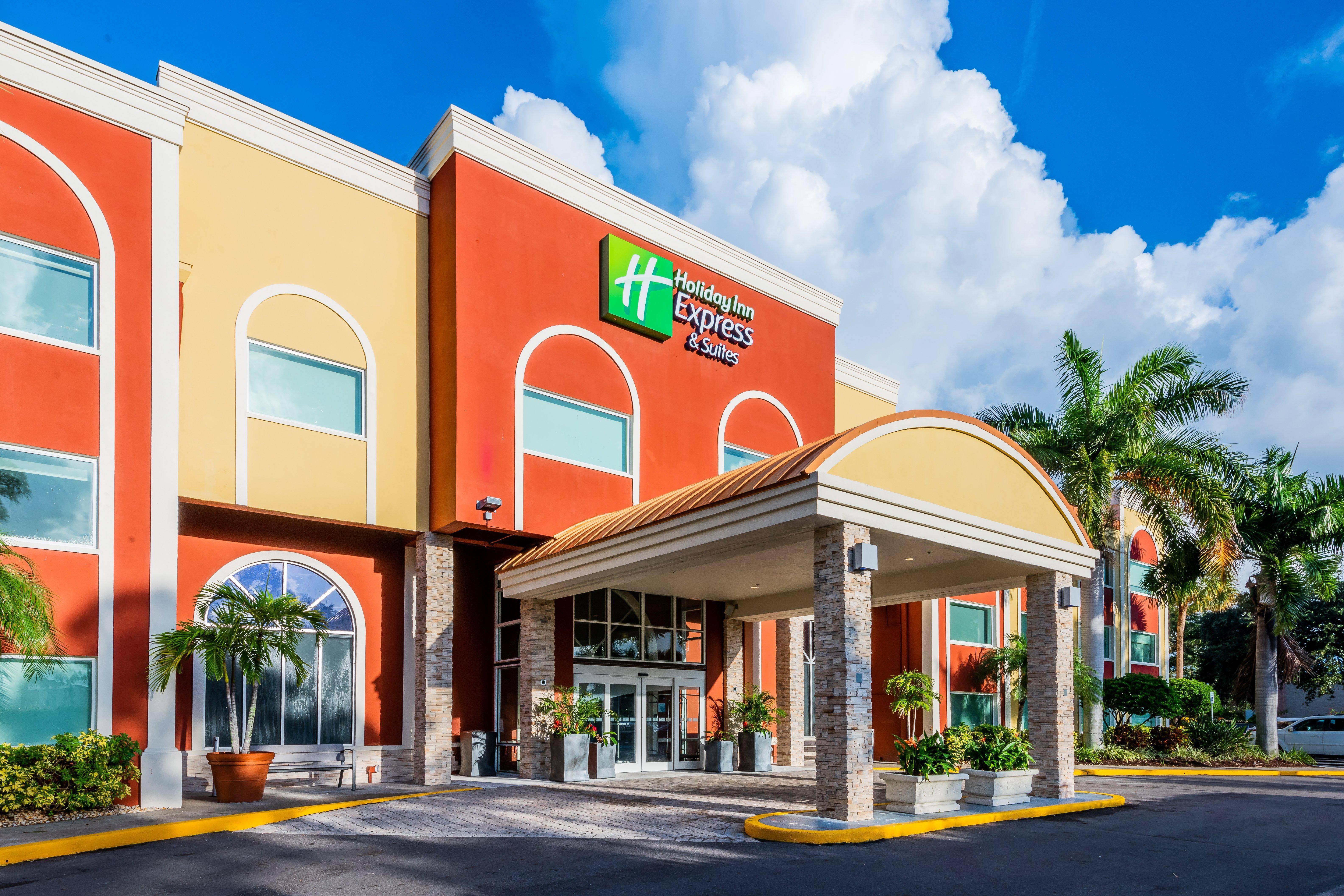 Holiday Inn Express Hotel & Suites Bradenton West By Ihg Exterior photo