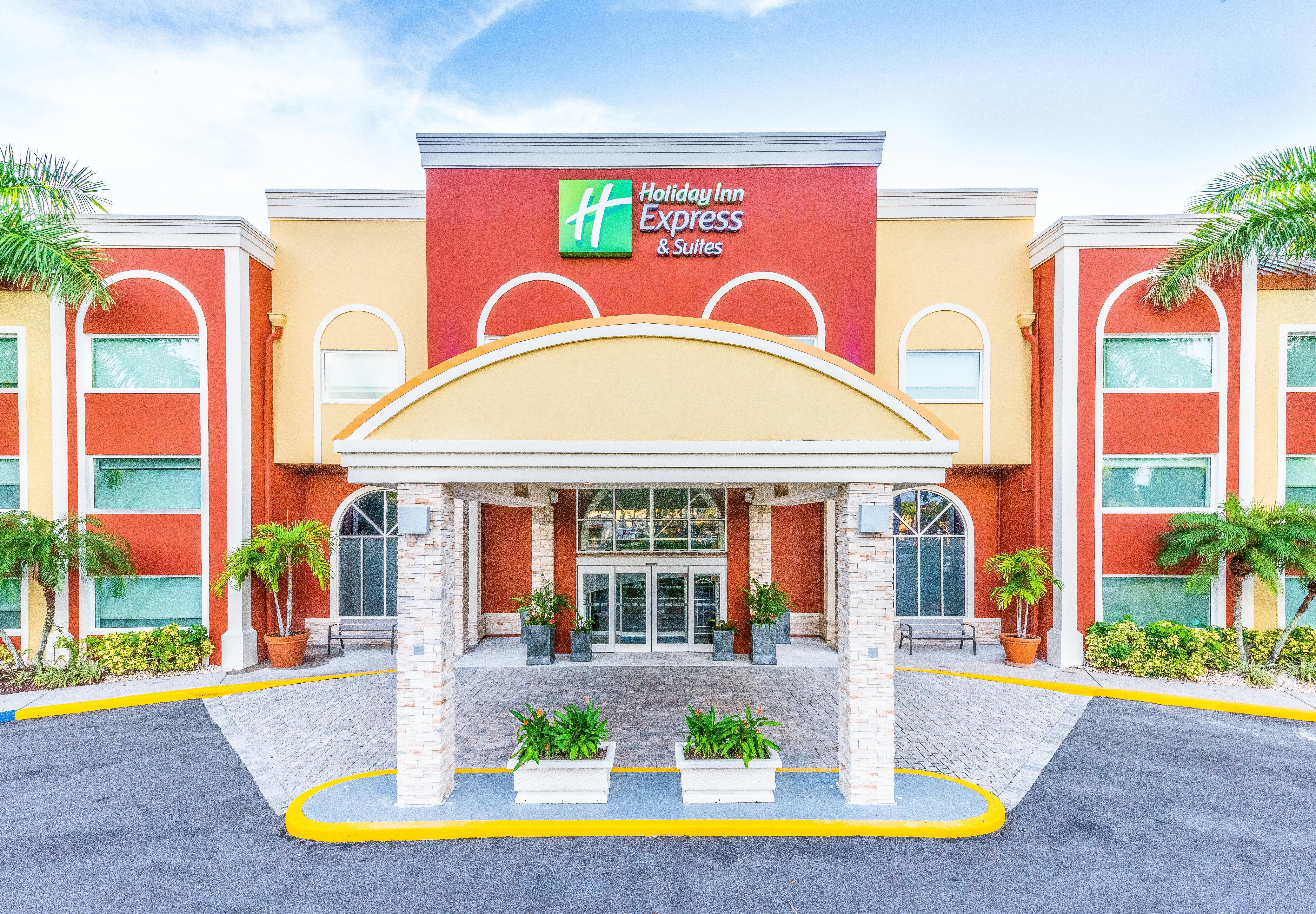 Holiday Inn Express Hotel & Suites Bradenton West By Ihg Exterior photo