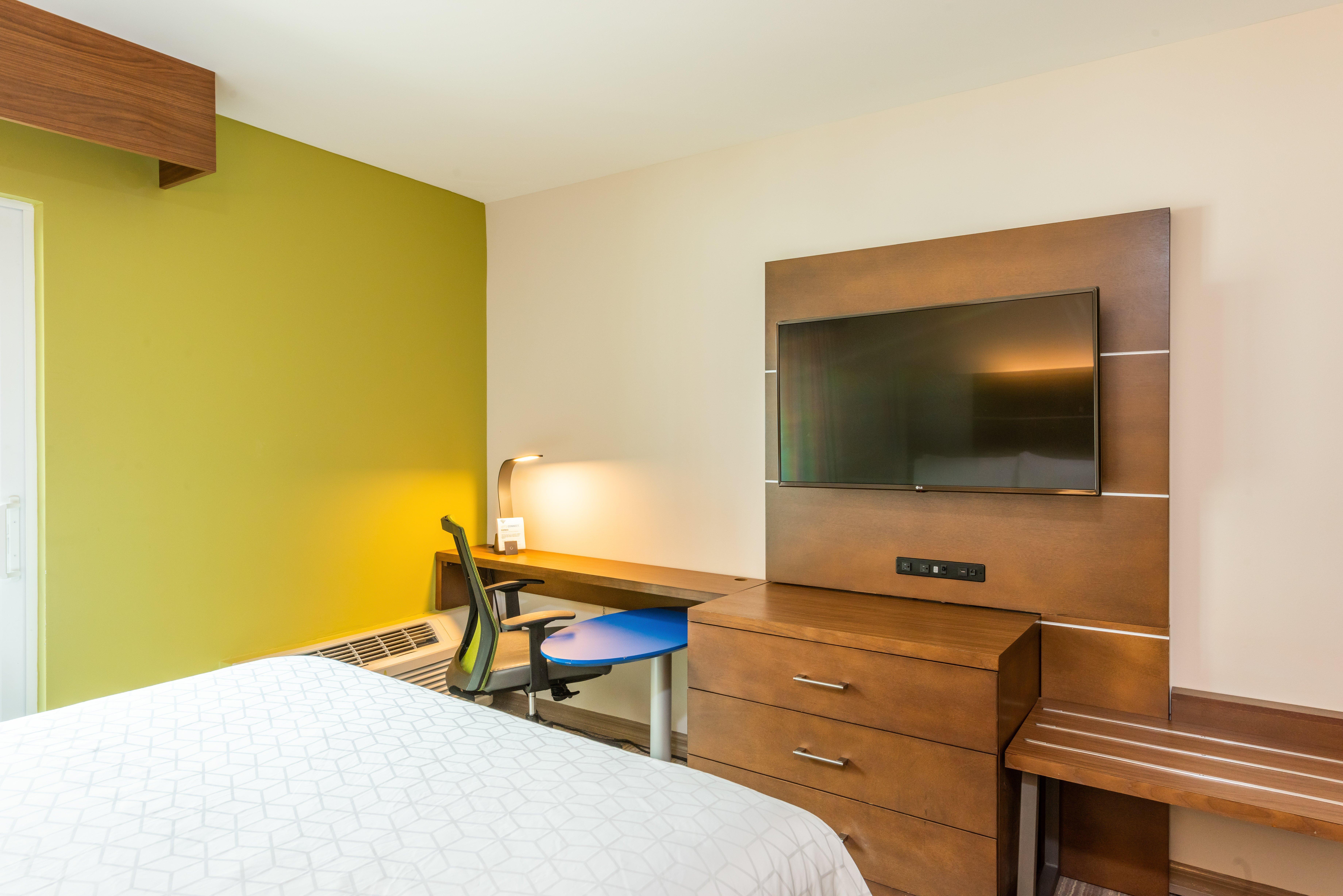 Holiday Inn Express Hotel & Suites Bradenton West By Ihg Exterior photo