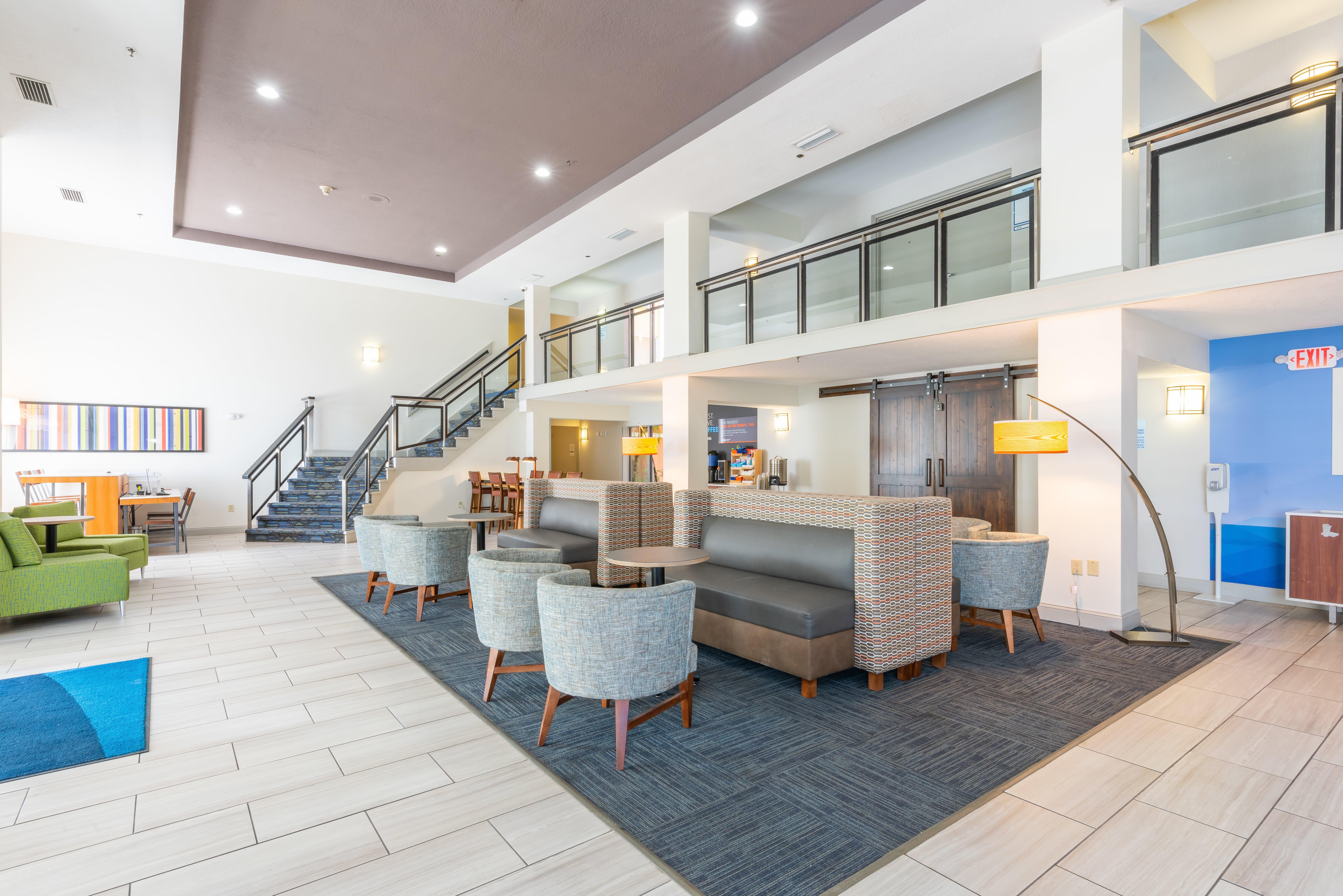 Holiday Inn Express Hotel & Suites Bradenton West By Ihg Exterior photo
