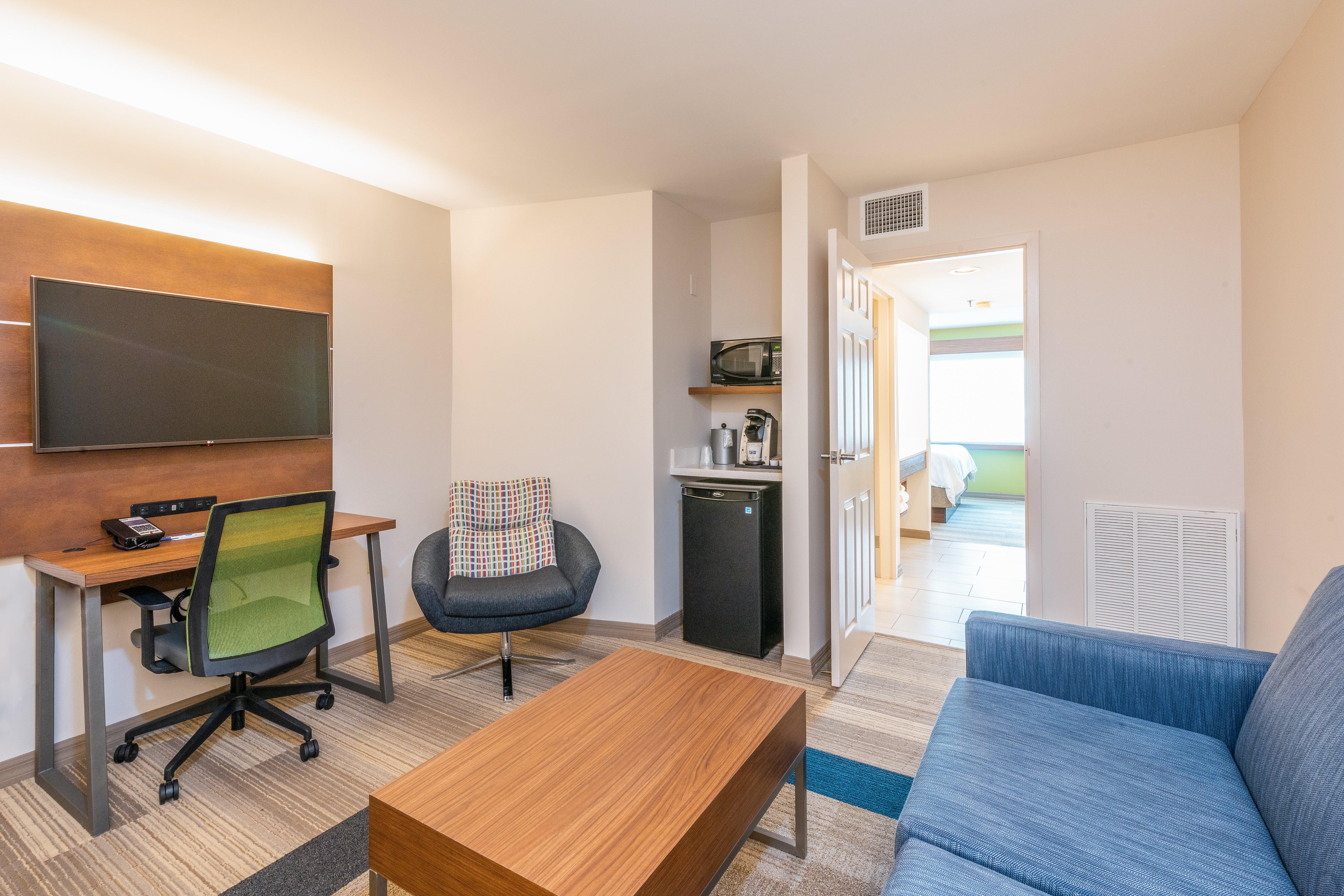 Holiday Inn Express Hotel & Suites Bradenton West By Ihg Exterior photo