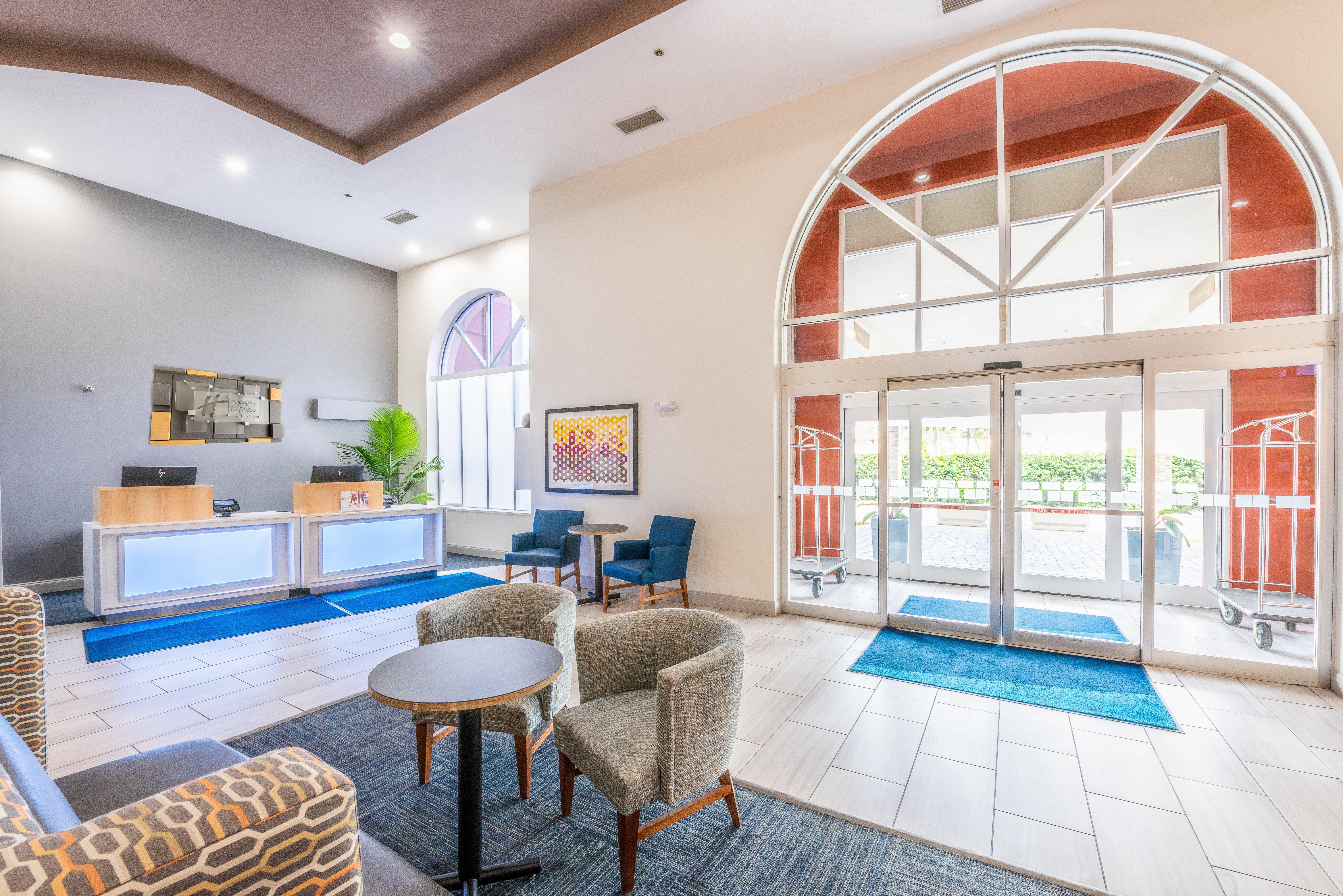 Holiday Inn Express Hotel & Suites Bradenton West By Ihg Exterior photo