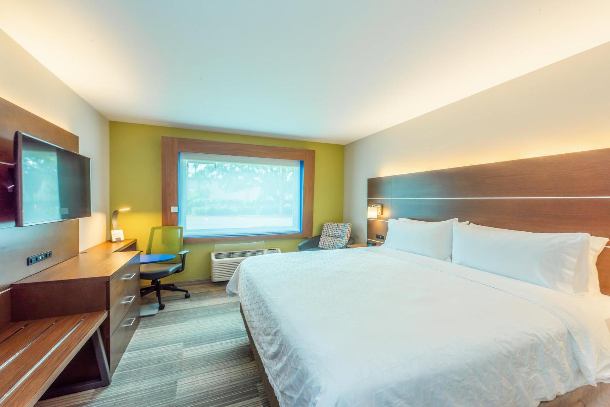 Holiday Inn Express Hotel & Suites Bradenton West By Ihg Exterior photo