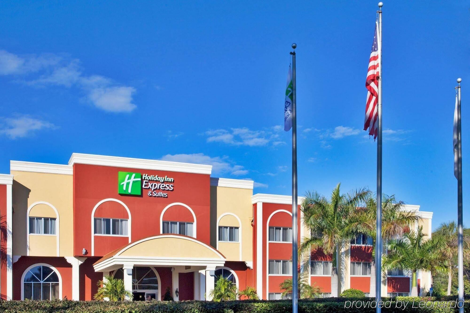 Holiday Inn Express Hotel & Suites Bradenton West By Ihg Exterior photo